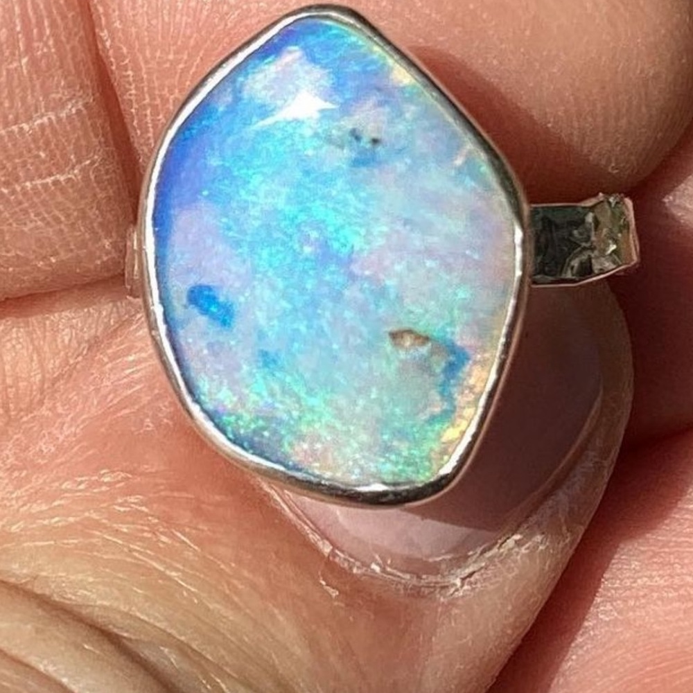 Gorgeous Australian Boulder opal with pastel colors size 8 textured band